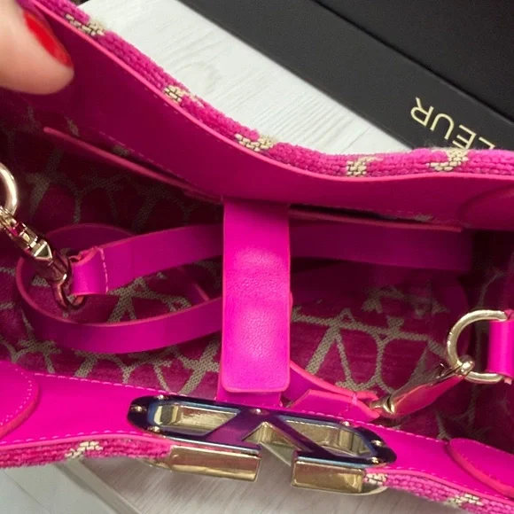 Valentino Garavani vlogo pink tote - Picture 6 of 6